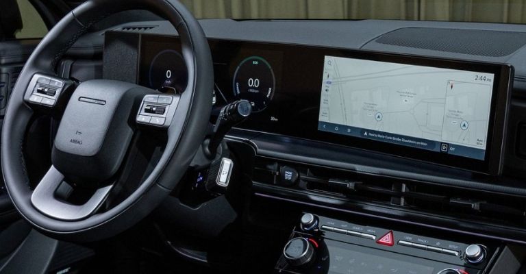 Motor e interior de la Hyundai Santa Fe 2024