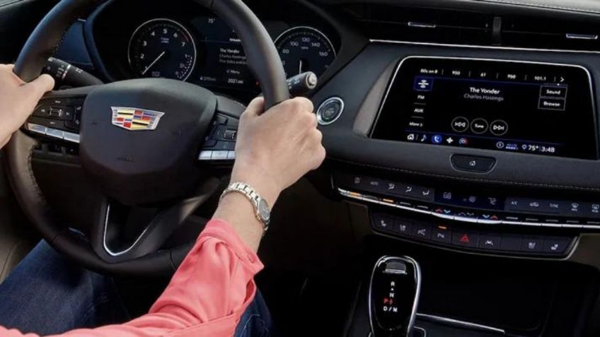 Contén la respiración antes de ver la SUV de Cadillac con las 3b's: Buena, bonita y barata