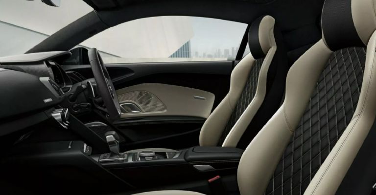 Motor e interior del Audi R8 para Japón