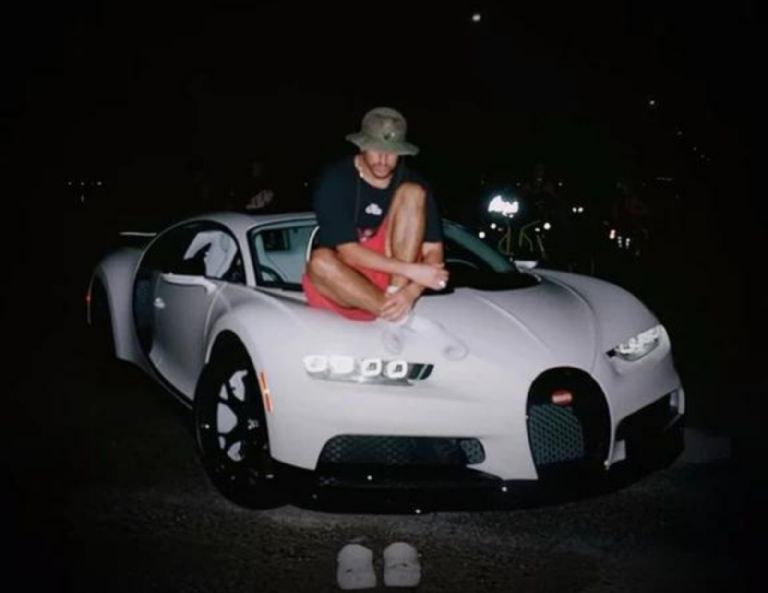 Bugatti Chiron Sport 110, Bad Bunny, Kendal Jenner
