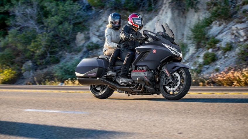 ¿Cuánto piden de enganche por la moto touring Honda GL1800 Gold Wing 2023?