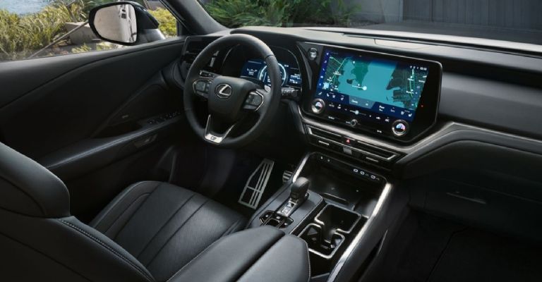 Motor e interior de la Lexus TX 2024