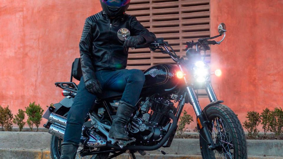 Una moto rebelde y con estilo clásico.