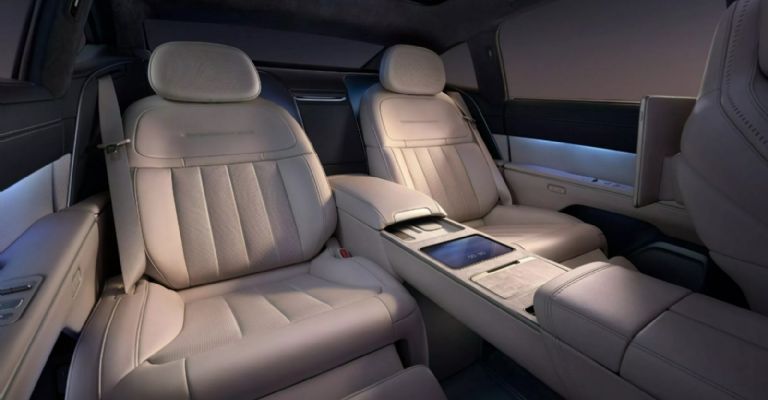 Motor e interior del Nio ET9 2024