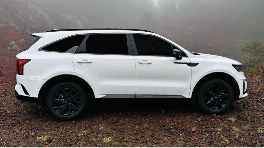 ¿Cuál es la camioneta de Kia para 7 pasajeros más barata este 2023?