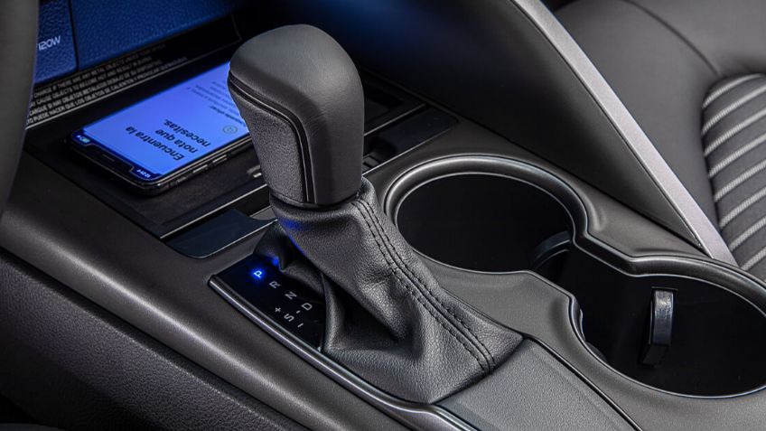 No es eléctrico, pero es uno de los sedanes más equipados y tecnológicos de este 2023