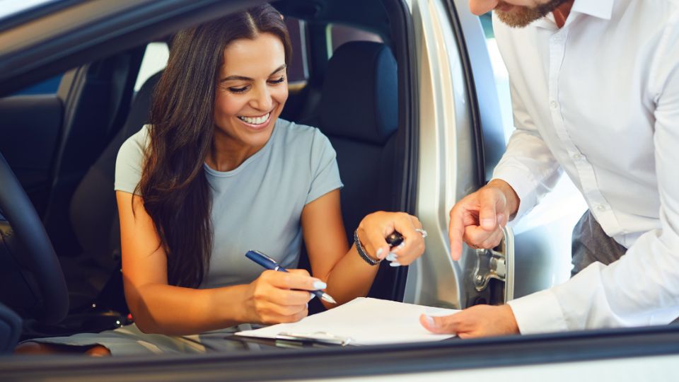 Comprar un auto nuevo es una de las decisiones más importantes en la vida de una persona.