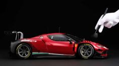 VIDEO: Esta réplica a escala del Ferrari 296 de carreras cuesta más que un Aveo 2024