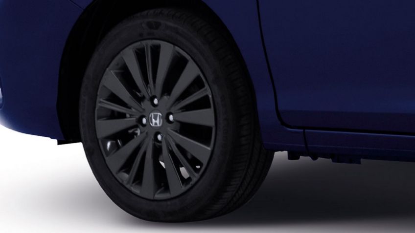 Sedán equipado y atractivo que por poquito más de 400,000 pesos puede ser tuyo, ¡y no es chino!