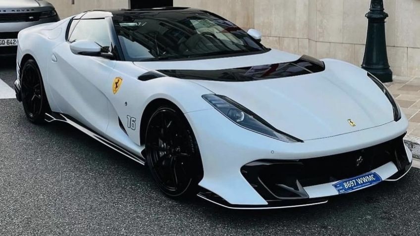 FOTOS: Santa Claus le trae otro Ferrari a Charles Leclerc