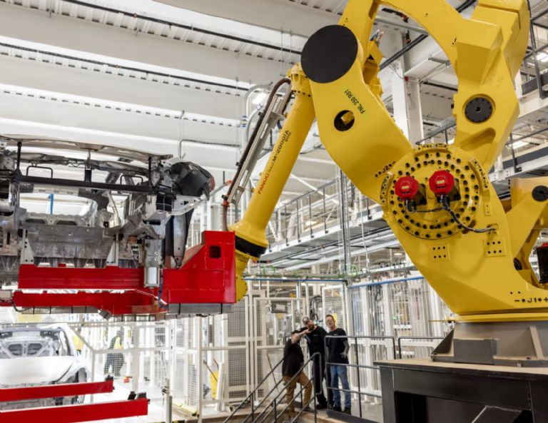 Un robot de Tesla atacó a trabajador en la Gigafactory de Texas