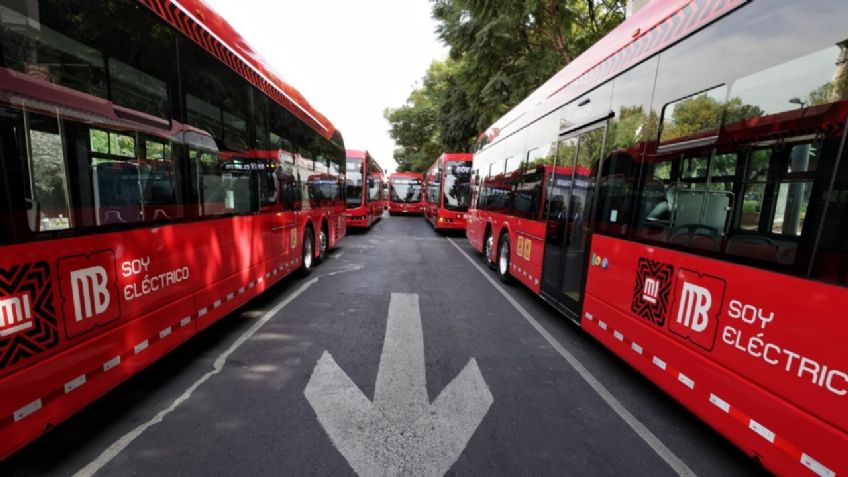 BYD entrega los primeros metrobuses eléctricos para la línea 4 de la CDMX