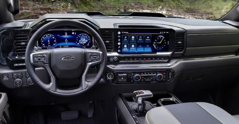 Motor e interior de la Chevrolet ZR2 Bison