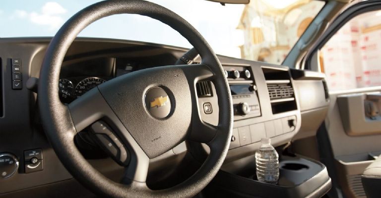Equipamiento interior de la Chevrolet Express 2023