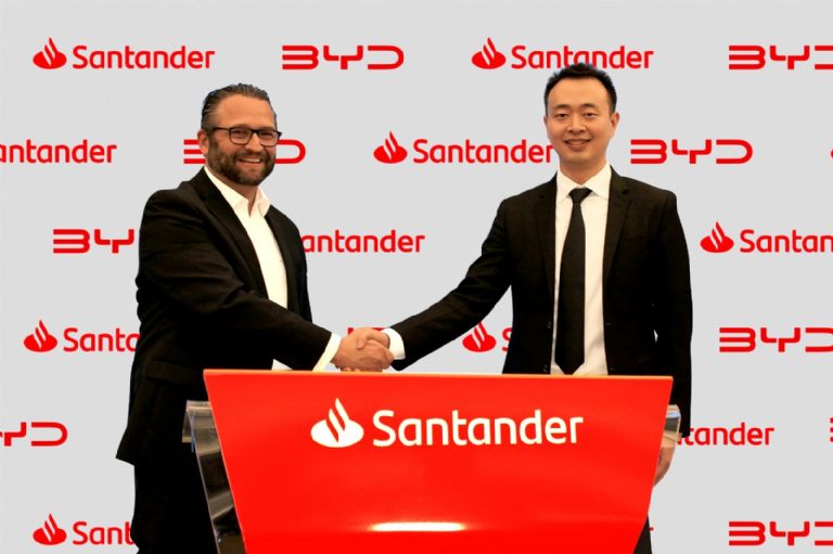 BYD, Santander, Alianza entre BYD y Santander, Autos eléctricos, Movilidad sostenible, Acuerdo entre BYD y Santander, Clientes de Santander, BYD en México, Autos eléctricos chinos, Financiamiento Automotriz de Santander México