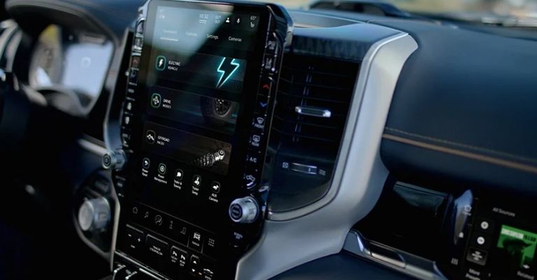 Interior de la RAM 1500 REV