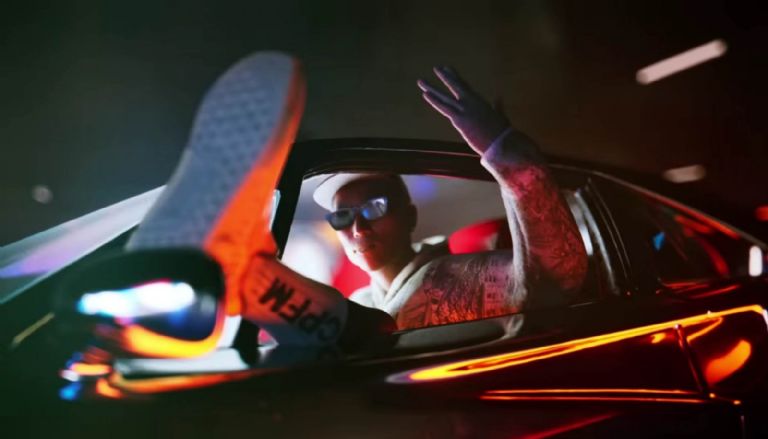 Pharrell Williams, Autos de Pharrell Williams, Louis Vuitton, Tesla, Porsche 550 Spyder, Mercedes-Benz SLR McLaren, Roll-Royce Phantom, Nuevo director creativo de Louis Vuitton, Artista, Productor musical, The Neptunes, NERD, Rapero, Escritor y productor musical, Hombre mejor vestido del mundo, Moda francesa, Autos llamativos, Talento musical, Ferrari