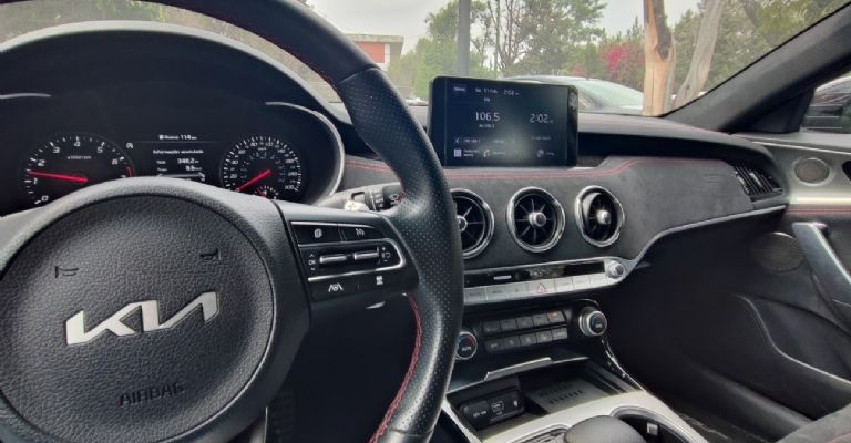 Equipamiento interior del Kia Stinger 2023