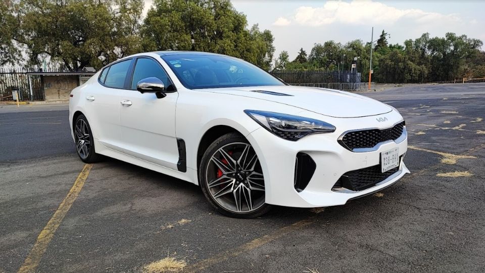 Ve qué precio tiene el Kia Stinger 2023