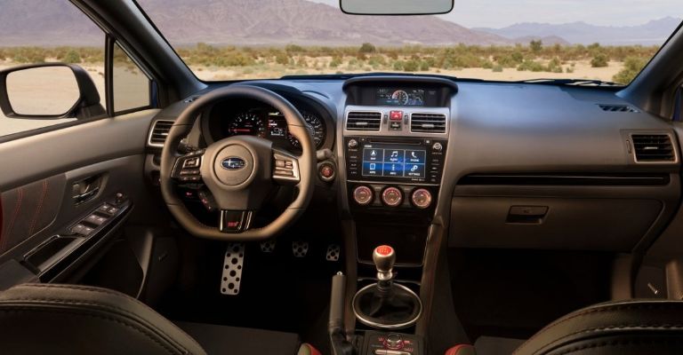 Interior del Subaru WRX STi usado