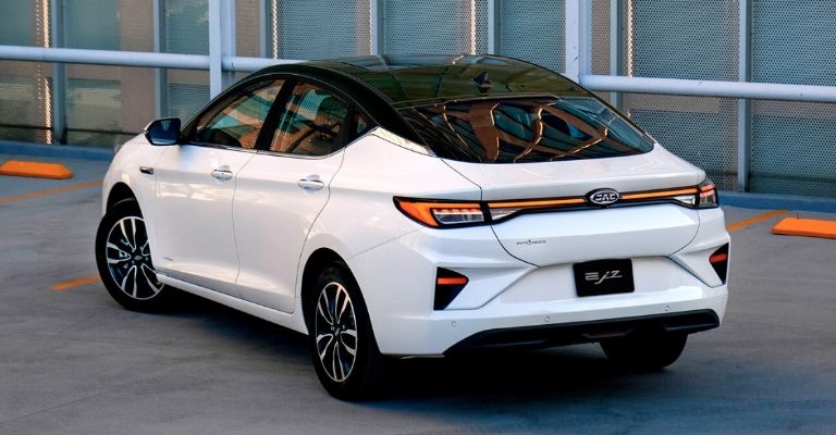 Exterior del JAC E J7 2023