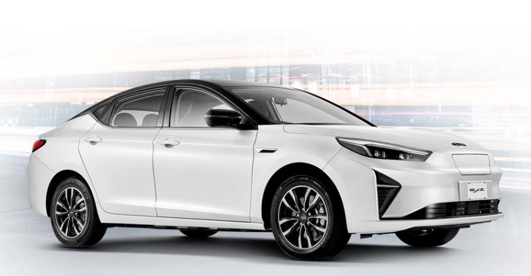 Versiones del JAC E J7 2023