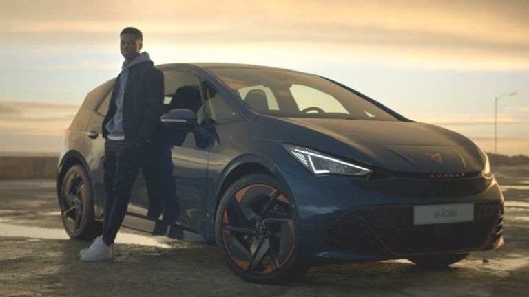 Barcelona, Ansu Fati, Robert Lewandowski, Ousmane Dembélé, Futbol, Autos de Lujo, Autos de futbolistas del Barcelona, Autos eléctricos, Cupra, Porsche, Mercedes Benz