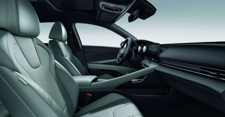 Interior del Hyundai Elantra 2024