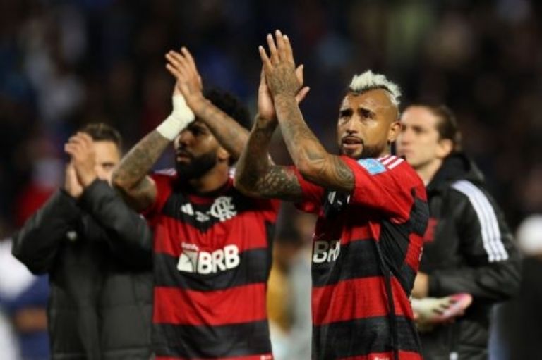 Arturo Vidal, Fiat Panda, Fiat de Arturo Vidal, Futbol, Mundial de Clubes 2023, Flamengo, Real Madrid, Flamengo vs Al-Hilal, Autos de lujo, Autos clásicos, Sueños