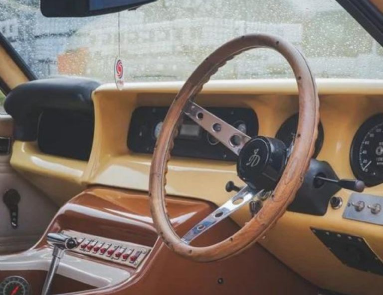 La Bestia, Subasta, Subasta de automóvil, Car and Classic, Auto de lujo, La Bestia se pone a la venta, Auto excéntrico, Roll-Royce Merlin V12, Segunda Guerra Mundial, Paul Jameson, John Dodd