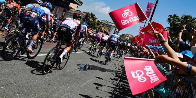 Giro de Italia, Maglia Rosa, Maglia Azzurra, Maglia Bianca, Maglia Cliclamino, Ciclismo, Ciclismo Profesional, Bicicleta, Ciclista, Ciclistas, Deporte