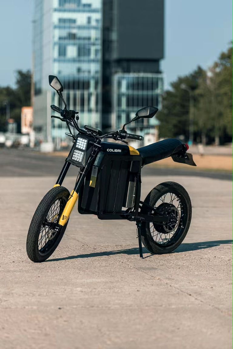 Motocicletas eléctricas, Vanguardia, Vehículos sostenibles, Mejor futuro, Marca Colibri, Motocicleta eléctrica M22, Vehículo cero emisiones, Moto, Colibri, Futuro, Vehículo ecológico, Carga de batería, Motocicleta eléctrica Colibri M22, Movilidad en dos ruedas, Eficiente, Colibri M22, Medio de transporte fácil de guardar, Descuento