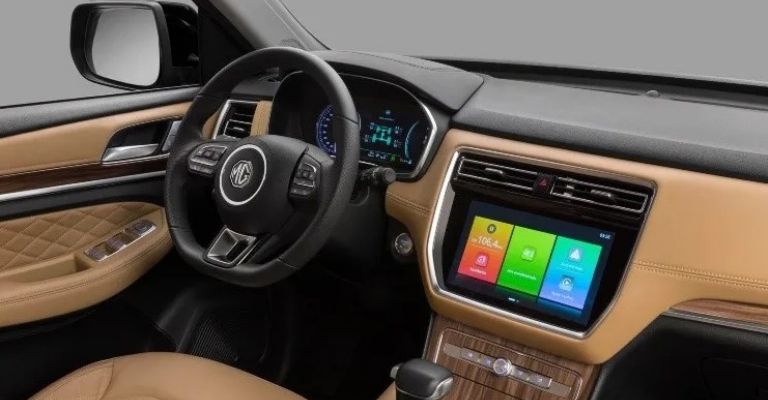 Interior de la MG RX8 2023