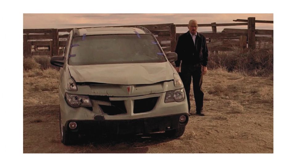 Con su camioneta Pontiac Aztek en la serie de televisión 'Breaking Bad'.