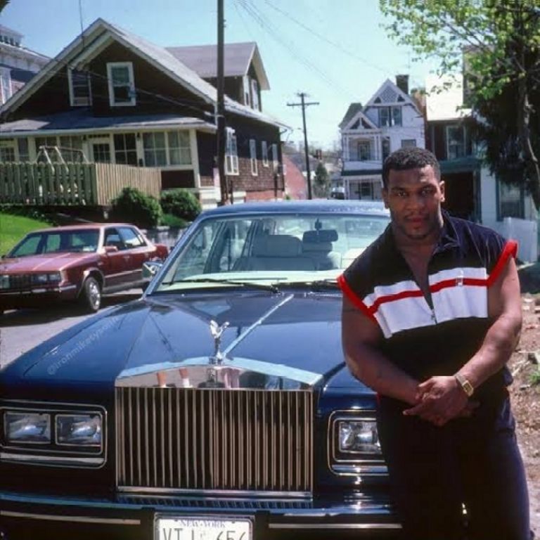 Julio César Chávez, Boxeador, Deporte, Box, Pugilismo, Pugilistas, Mike Tyson, Mike Tyson y Julio César, Chávez, Un Round Más, Marco Antonio Barrera, Boxeo mexicano, Cárcel Ferrari, Bentley, Rolls Royce, Autos de lujo, Amistad entre Mike Tyson y Julio César Chávez