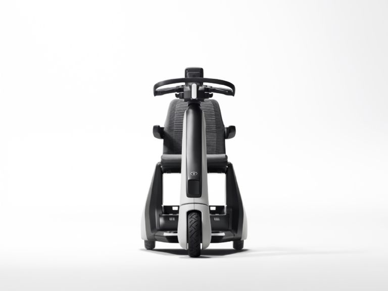 Toyota, Movilidad sostenible, Futuro, Scooter eléctrico, C+Walk S, Vehículo especial, Distancias cortas, Movilidad, Adultos mayores, Asistencia, Vehículo cero emisiones