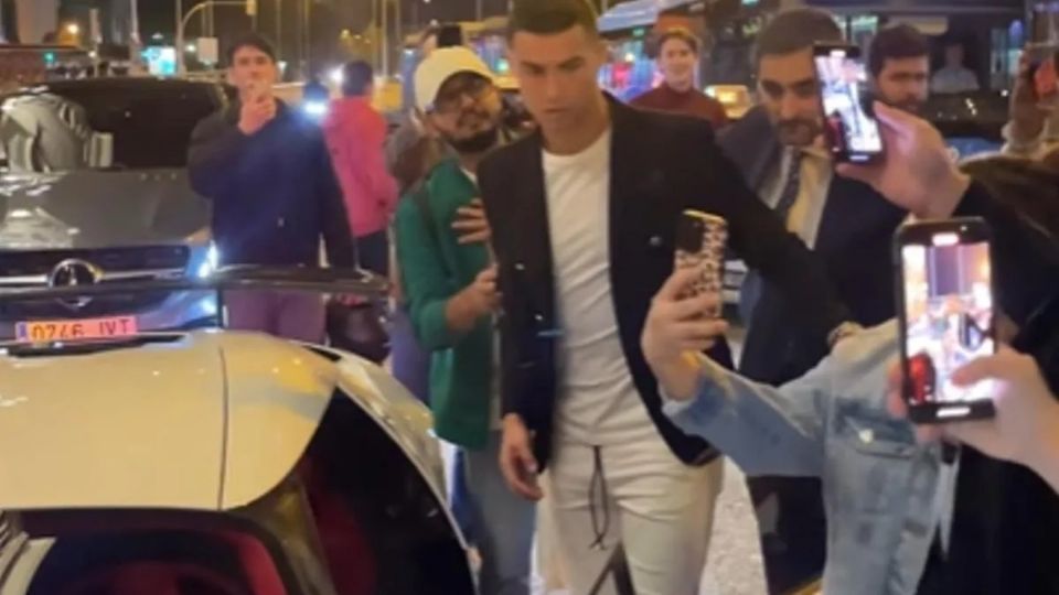 Cristiano sale a las calles de Madrid, a bordo de su nuevo Bugatti.