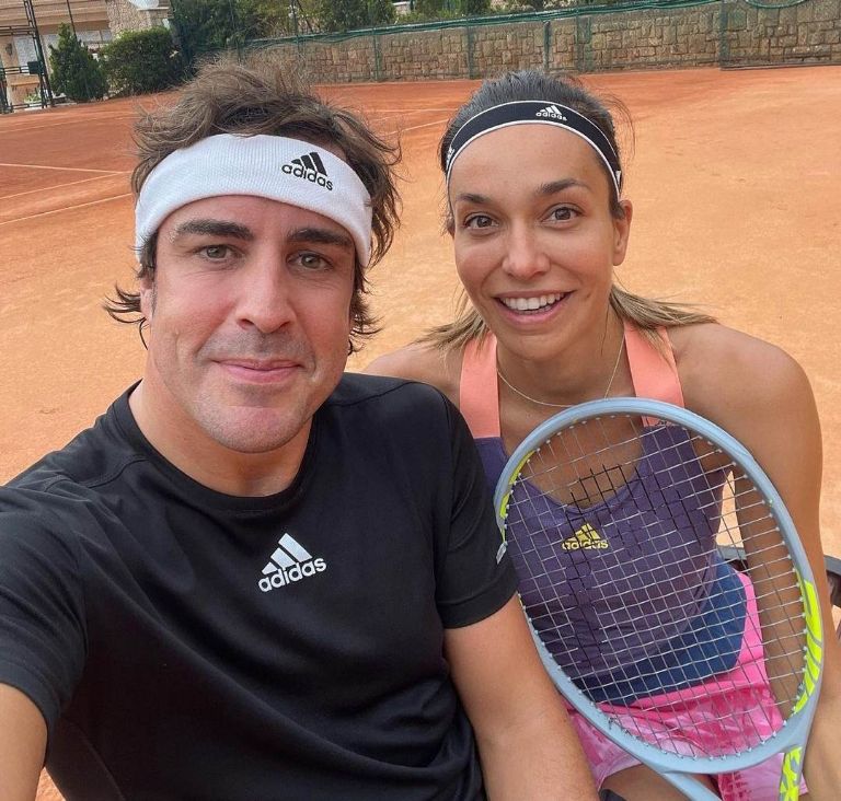 Fórmula 1, Fernando Alonso, Novia de Fernando Alonso, Adrea Schlager, Gran Premio de Bahréin, GP de Bahréin, Fernando Alonso y Andrea Schlager, Temporada 2023 de Fórmula 1, F1, Aston Martín, AMR23, Circuito de Sakhir