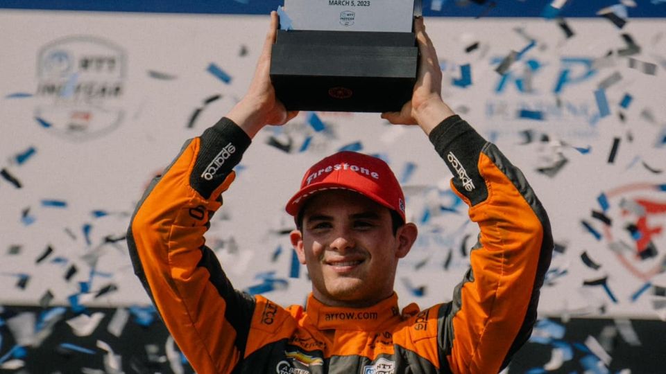 A pesar de algunos erros, el piloto regiomontano se quedó con la segunda posición del GP de St. Petersburg del IndyCar.