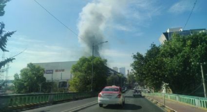 Cerrada circulación en Avenida Insurgentes por incendio en Fórum Buenavista