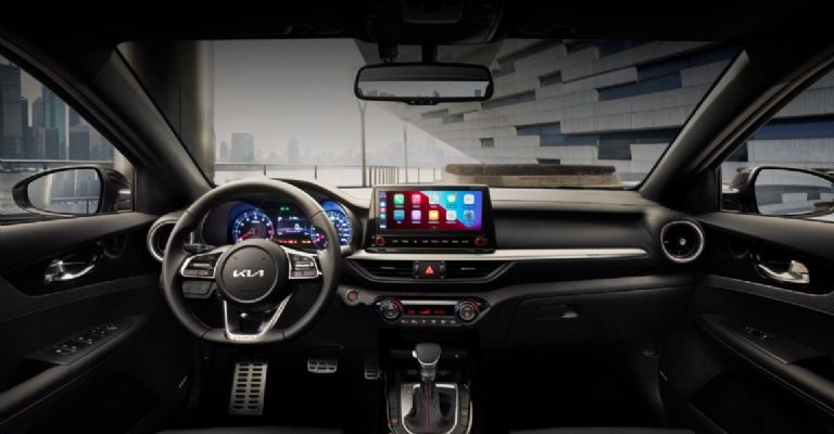 Interior del Kia Forte Hatchback 2023