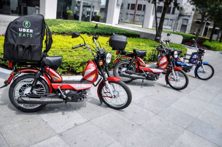 TVS Motor, TVS XL100 i-Touch, Motocicleta TVS XL100 i-Touch, Moto TVS XL100 i-Touch, Motocicleta de trabajo, Motocicleta para trabajar, Motocicleta ahorradora de gasolina, Movilidad, Vehículo de dos ruedas, Herramienta de trabajo