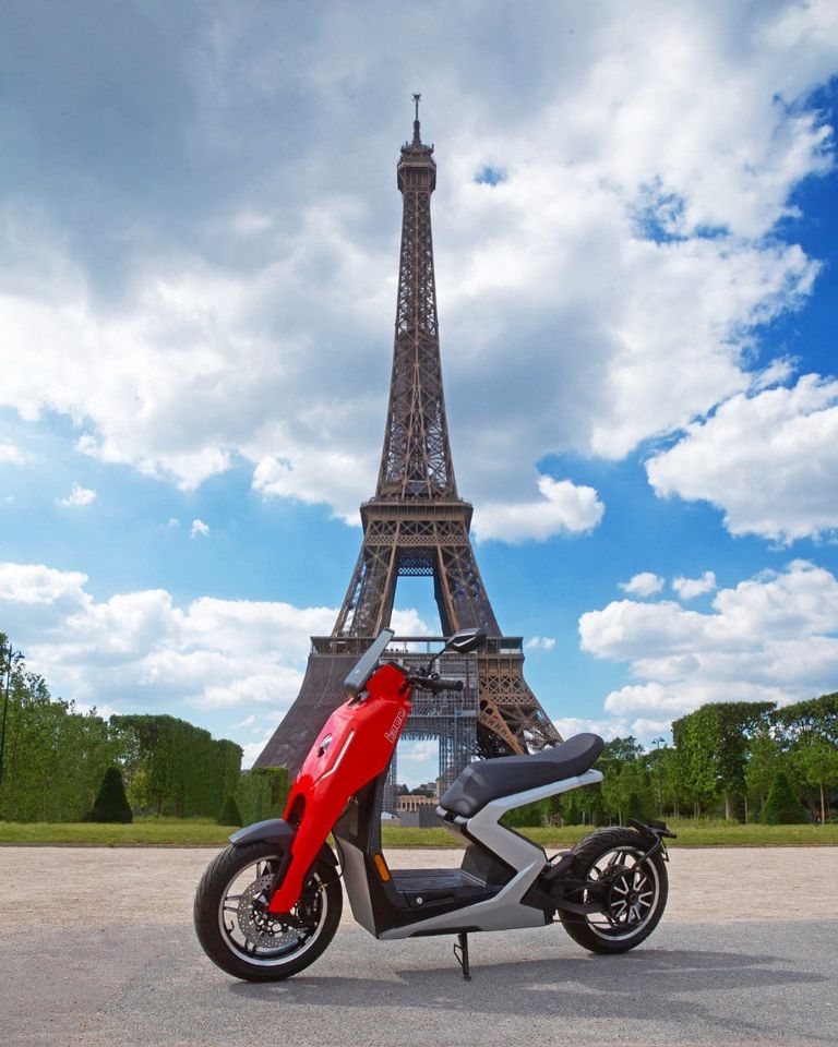 Zapp, Zapp i300, Moto eléctrica, Sostenibilidad, Medio ambiente, Movilidad sostenible, Movilidad ecológica, Diseño aeroespacial, Exoesqueleto, Turbo Gemelos, Súper Tornado, Estilo único