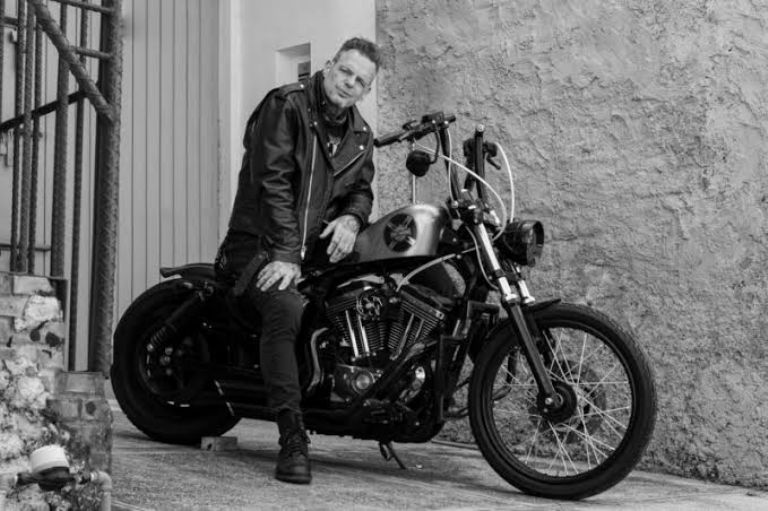 Vampiro Canadiense El luchador que ama las Harley-Davidson