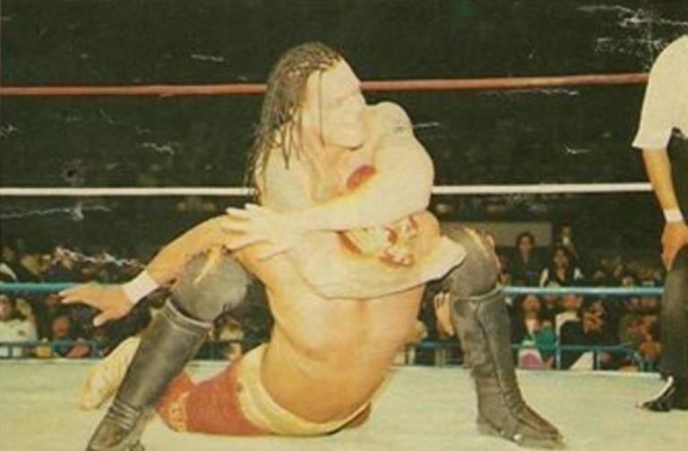 Vampiro Canadiense El luchador que ama las Harley-Davidson