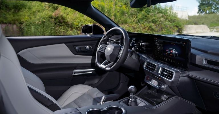 Interior del Ford Mustang 2024