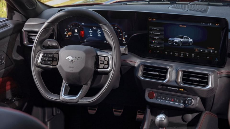 Un diseñador mexicano hizo el interior del Ford Mustang 2024