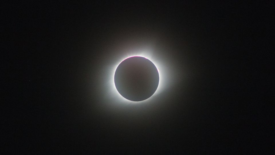 Qué es un eclipse solar híbrido