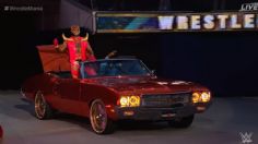 Rey Mysterio hizo su presentación junto a Snoop Dogg en un Chevrolet Impala 66 Convertible
