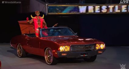 Rey Mysterio hizo su presentación junto a Snoop Dogg en un Chevrolet Impala 66 Convertible